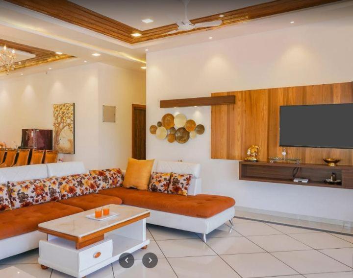 7Bhk Villa With Wonderful View And Good Food ロナバラ エクステリア 写真