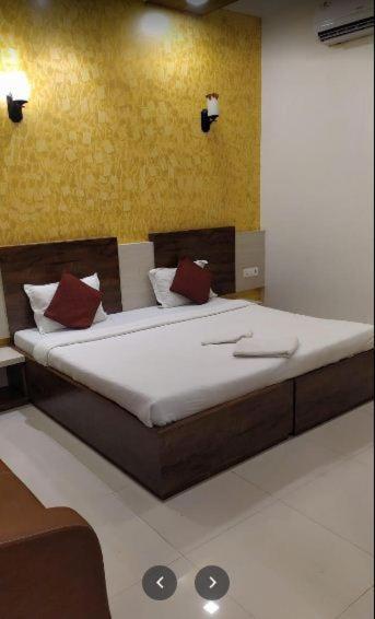 7Bhk Villa With Wonderful View And Good Food ロナバラ エクステリア 写真